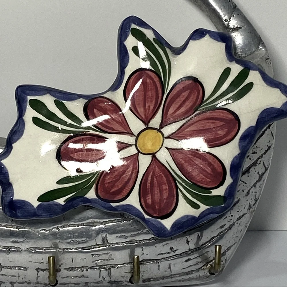 VTG Arte Giancarlo Honduras Wall Key Holder Metal Basket Talavera Ceramic Flower